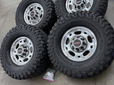 2007 gmc Lbz OEM 16in wheels/ 315/75/16 bfg