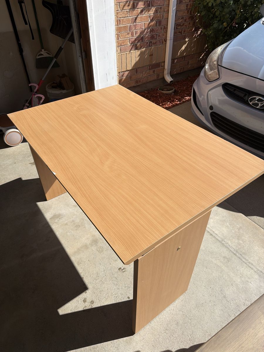Light Wood Grain Office Desk / Study Table