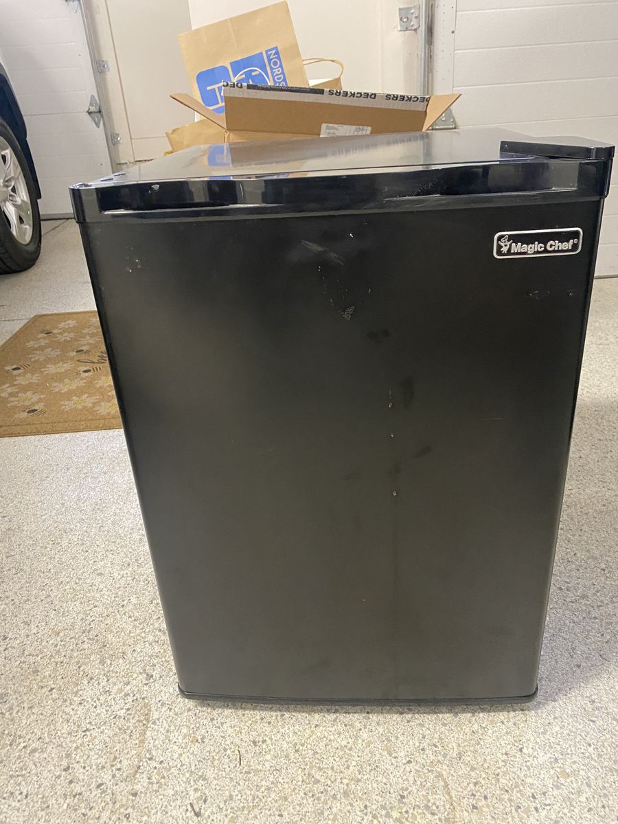 Magic Chef Mini Fridge/freezer