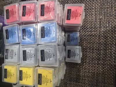 Kneadable art erasers