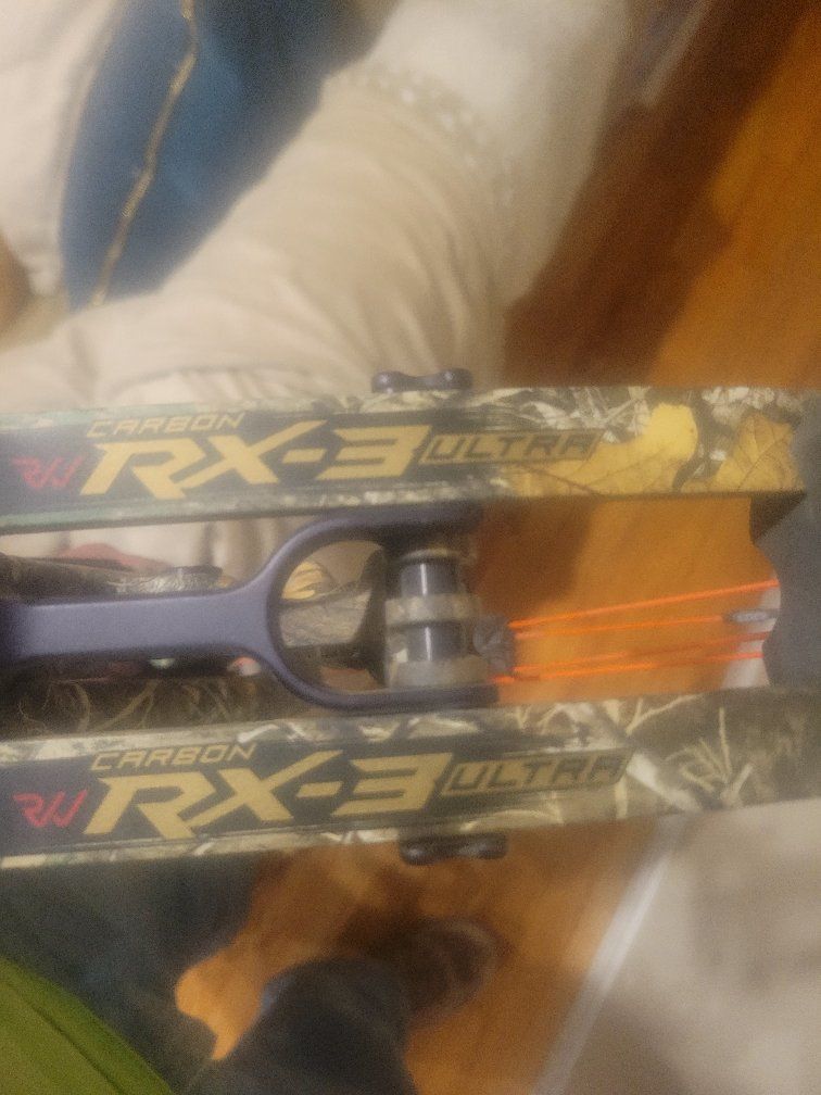 Hoyt Carbon RX-3 Ultra Compound Bow Camo 70-80 lbs 27.0-30.0 DL