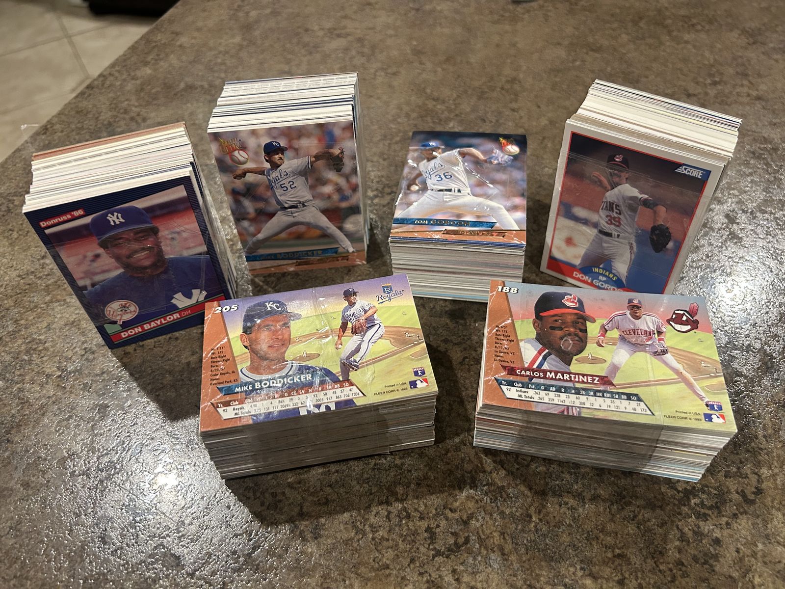 ~ 600 baseball cards