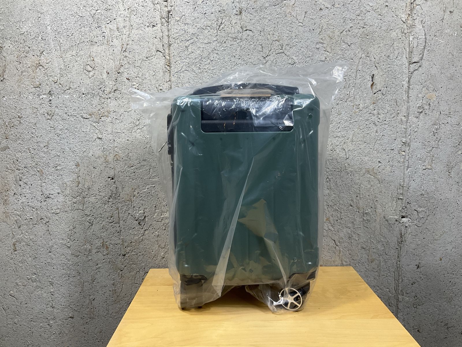 Small Suitcase Green New Hard Shell with spinner wheels