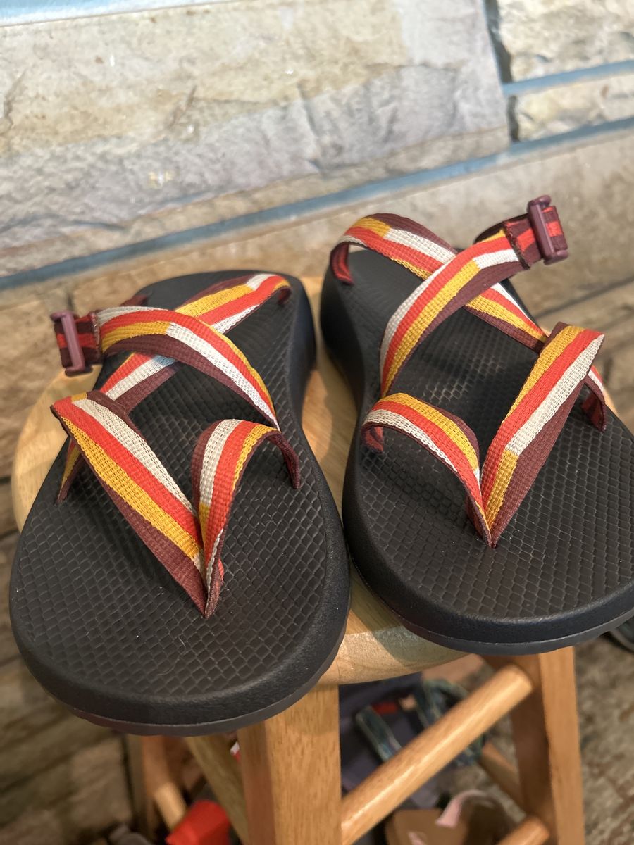 Men’s Chaco Sandals / size 10 / Brn/Org/Yel/Wht