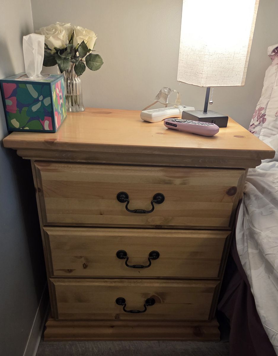 Pine Wood 3-Drawer Dresser Nightstand - Classic Design, Sturdy Construction