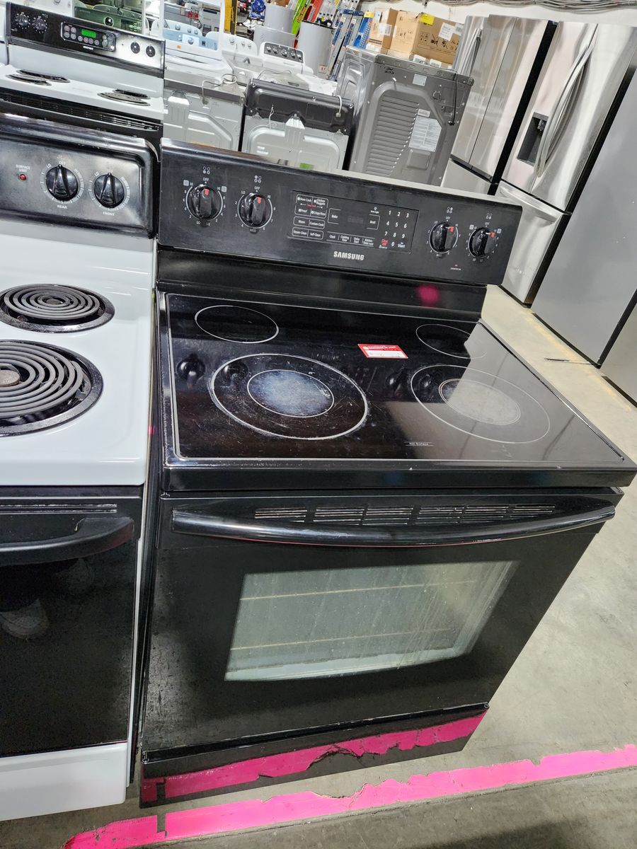 SAMSUNG GLASS TOP RANGE! WITH A FULL WARRANTY