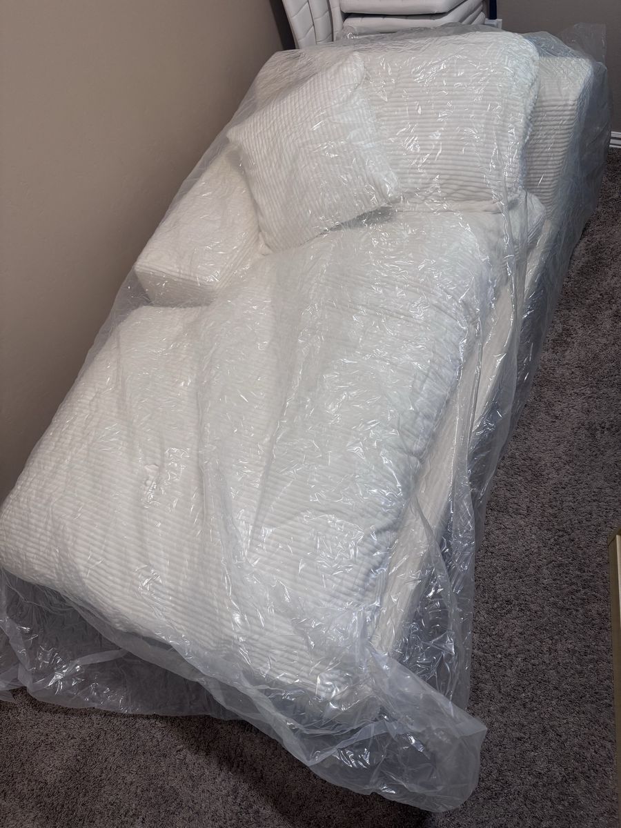 New lounge chaise