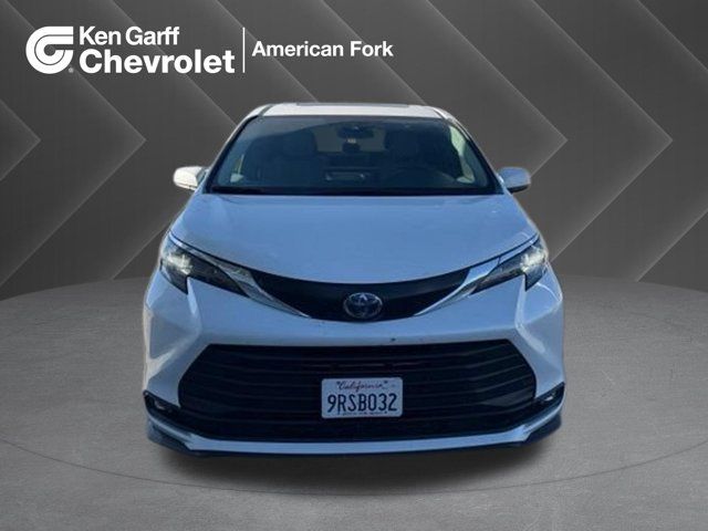 2023 Toyota Sienna XLE 7-Passenger