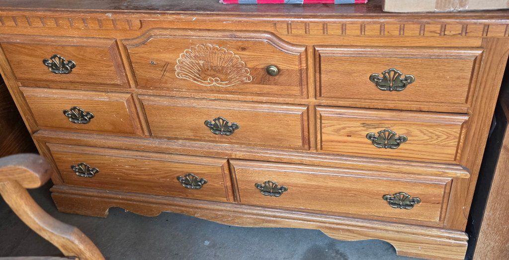 Solid Oak Queen Bedroom Set