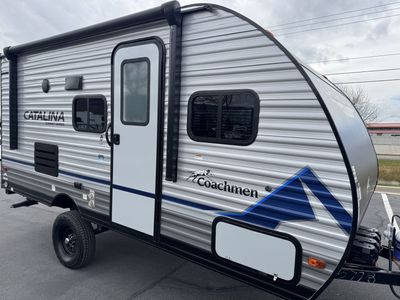 2023 (164 BH) Coachmen Catalina Summit
