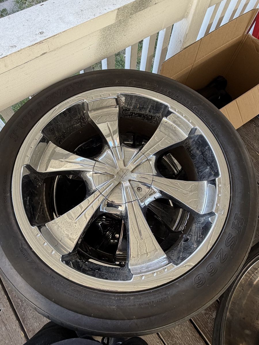 Chrome rims 22inch 5 slugs