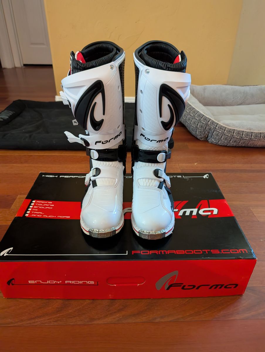 Forma predator 2.0 boots size 43
