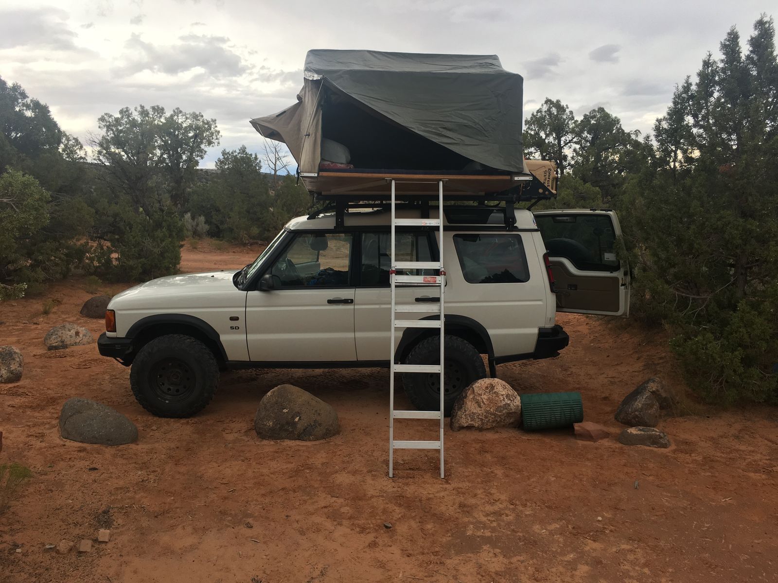Overland Ready Roof Top Tent By EEZE AWN Series 3 1800