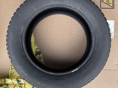 Snow/Ice Tire - (4) Artic Claw 225/60R18 100T