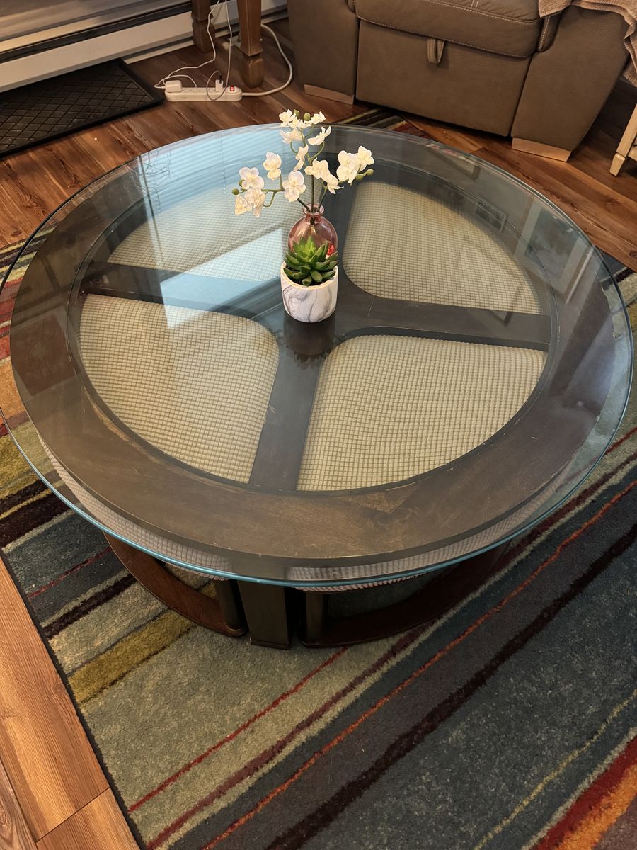 Round coffee Table W/ Chairs