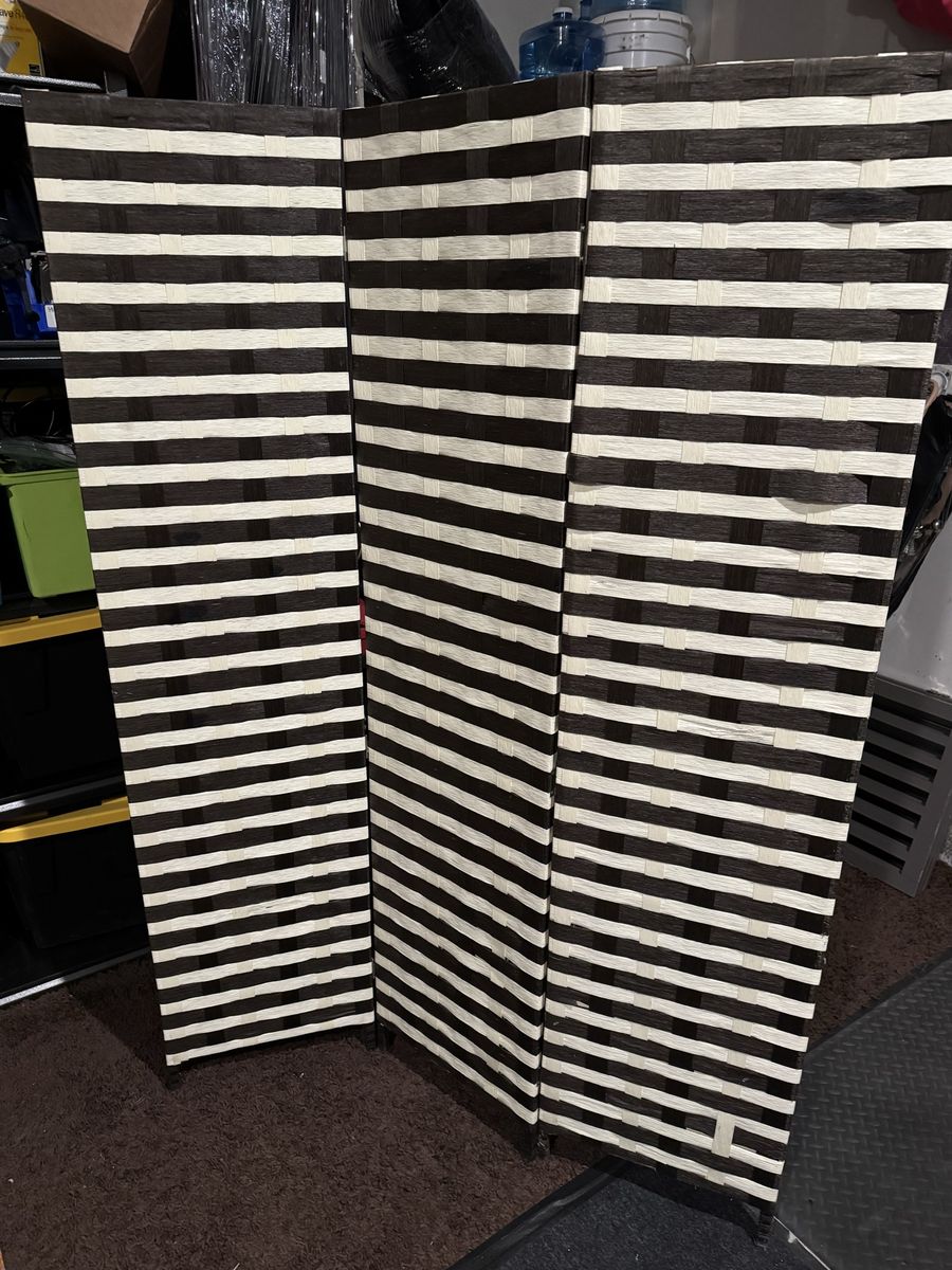 Folding Privacy Decor