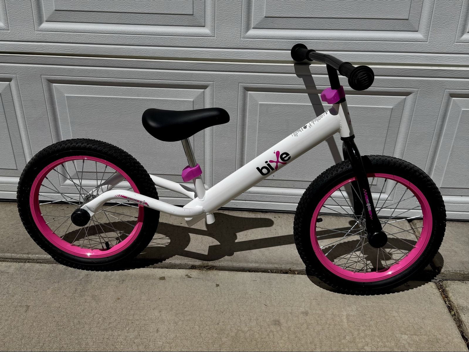 Kids pink/white Bixe balance bike 16” wheel