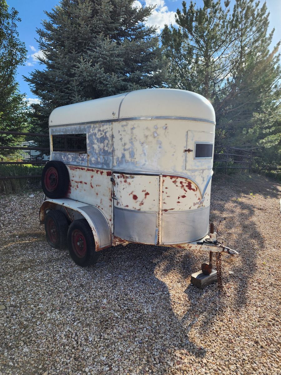 2 Horse Trailer