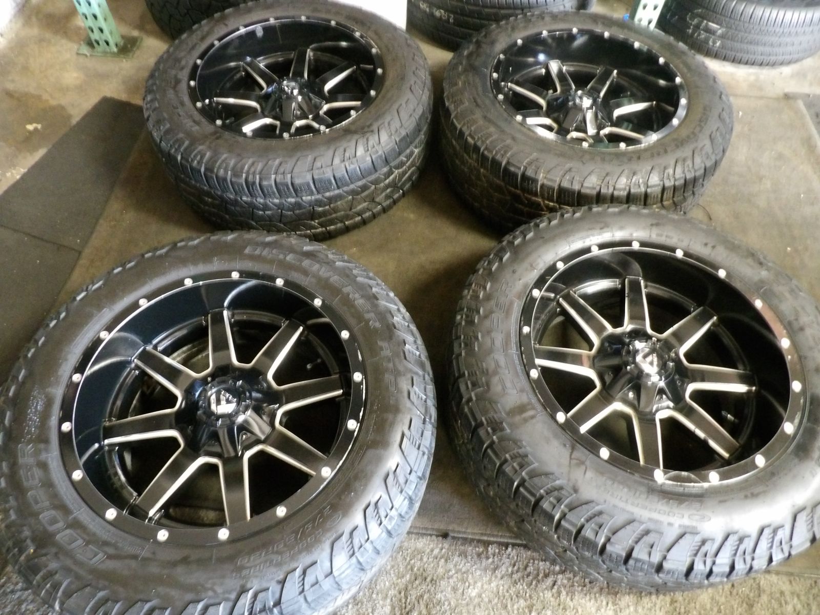 SET OF USED FUEL WHEELS 20" INCH AND TIRES 275/60R20 COOPER