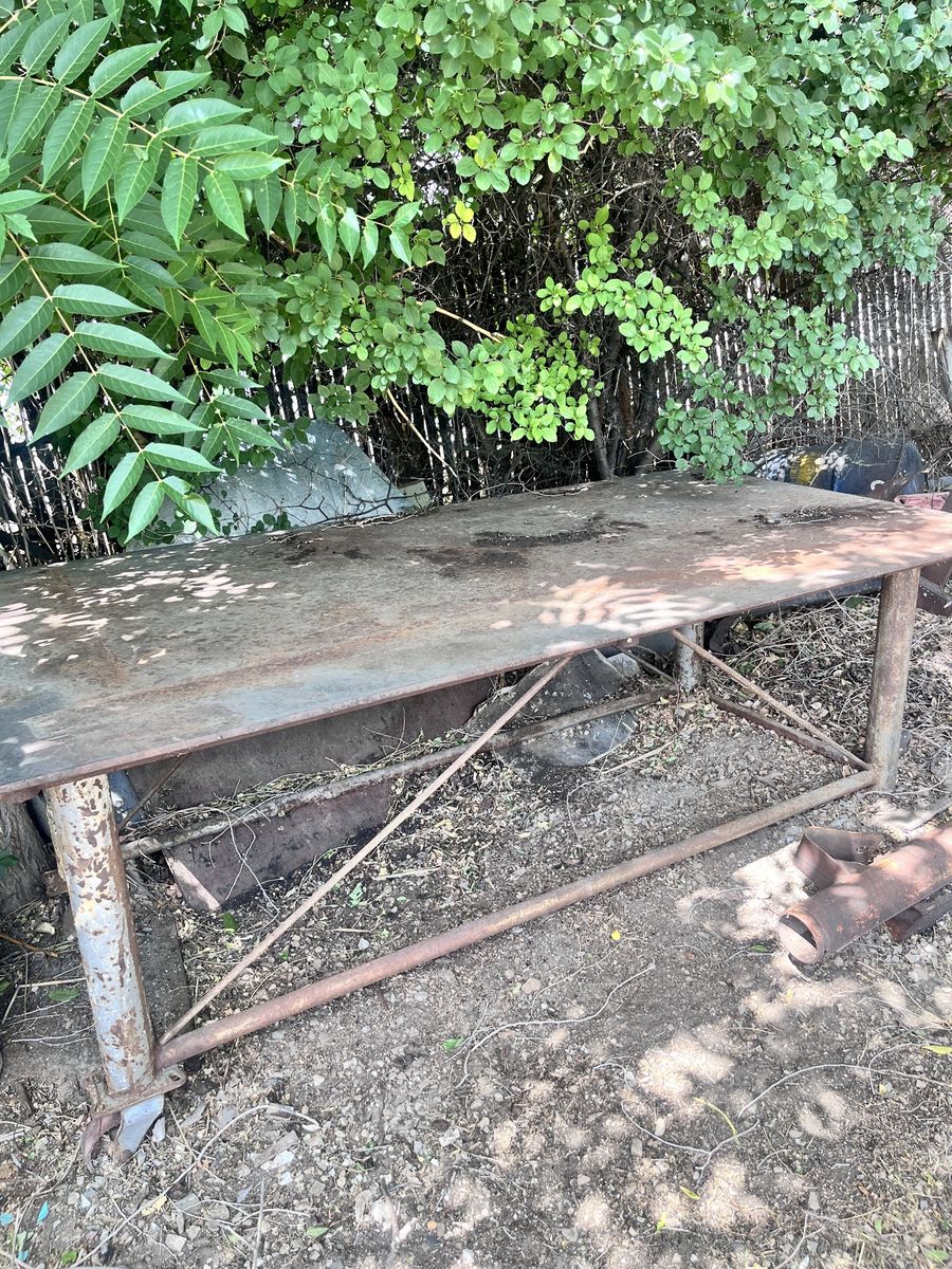 Solid metal lay out table 4x8’x1/2”