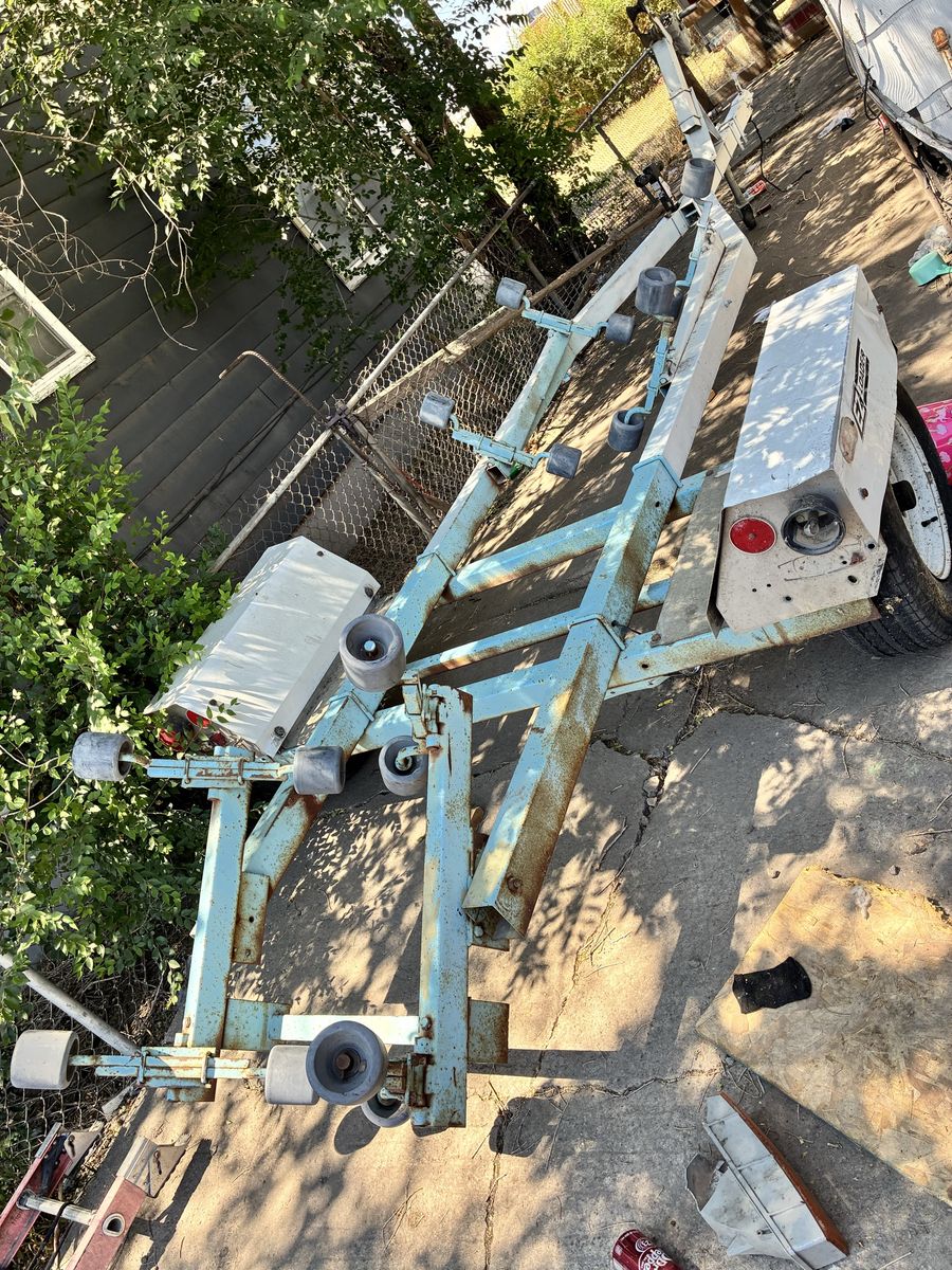 Heavy duty boat trailer
