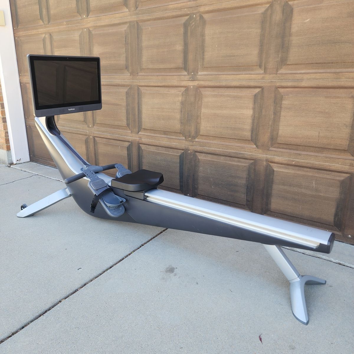 HYDROW ORIGINAL ROWING MACHINE w/ SCREEN WORJS GREAT FULL BODY WORKOUT AMAZING QUALITY!