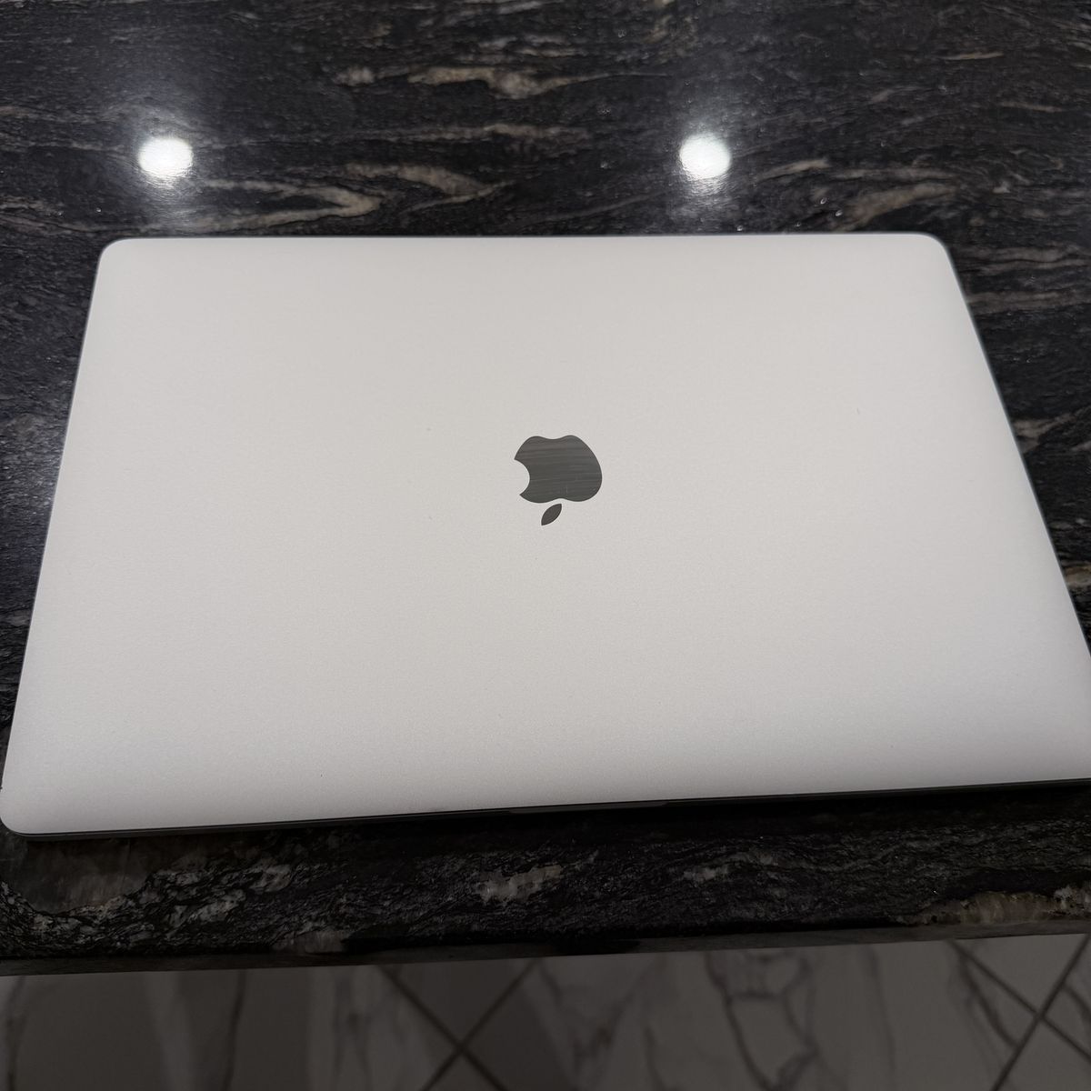 MacBook Pro 15” (Intel i7, 16GB RAM, 500GB SSD) 2016