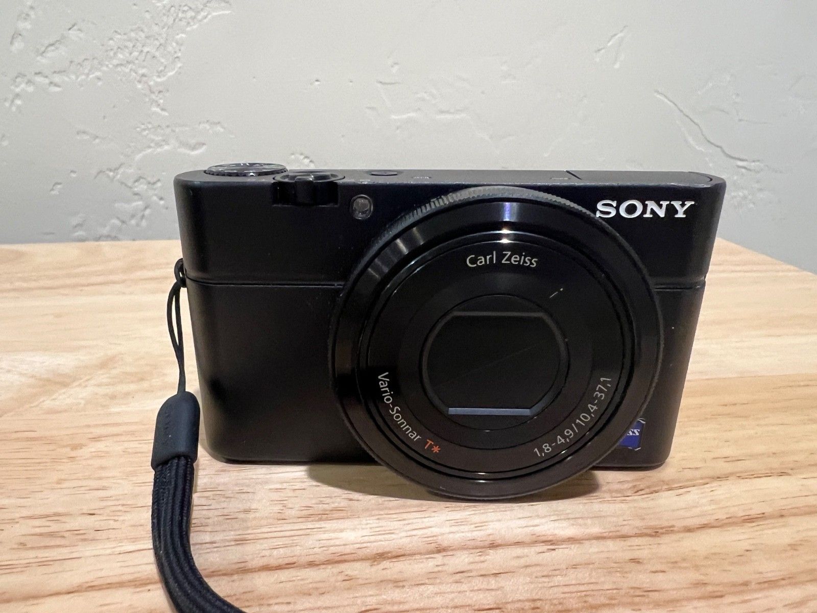 Sony Cyber-shot DSC-RX100 20.2MP Compact Digital Camera - Black Carl Zeiss lens