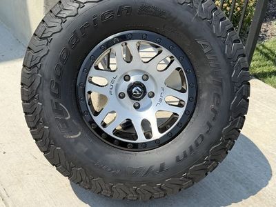 Jeep Wrangler Gladiator Rims and Tires 37/12.50R17 Bfgoodrich Ko2 Almost New