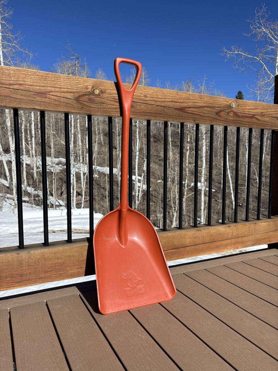 Snow Shovel 42” Bully Tools