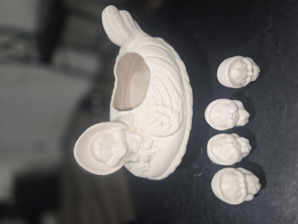 Garden Mama Duck and ducklings