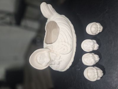 Garden Mama Duck and ducklings