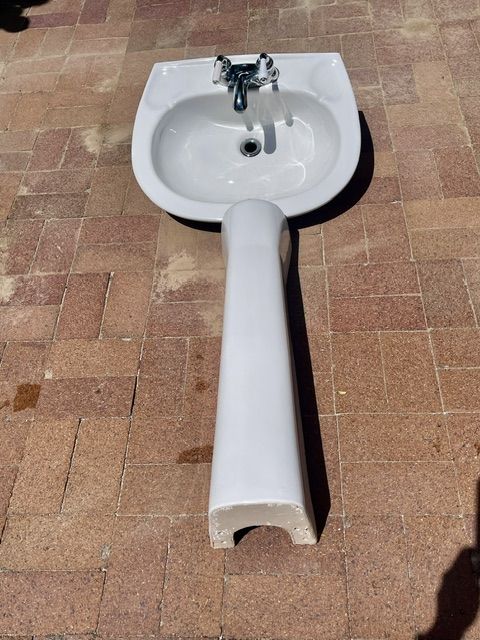 Porcelain Pedestal Sink with Faucet
