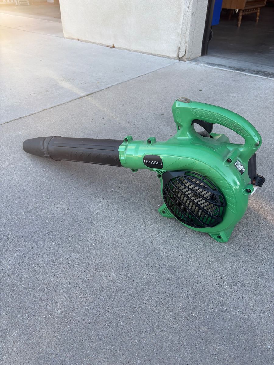 Hitachi leaf blower