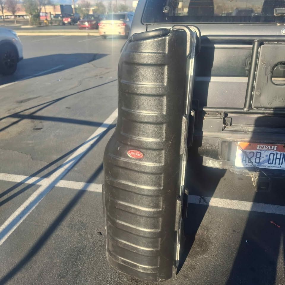 SKB hard case golf luggage TEXT ONLY NO CALLS
