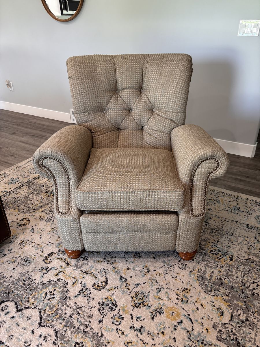 Barcalounger Recliner Chair – Traditional Upholstered Recliner, Excellent Condition
