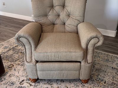 Barcalounger Recliner Chair – Traditional Upholstered Recliner, Excellent Condition