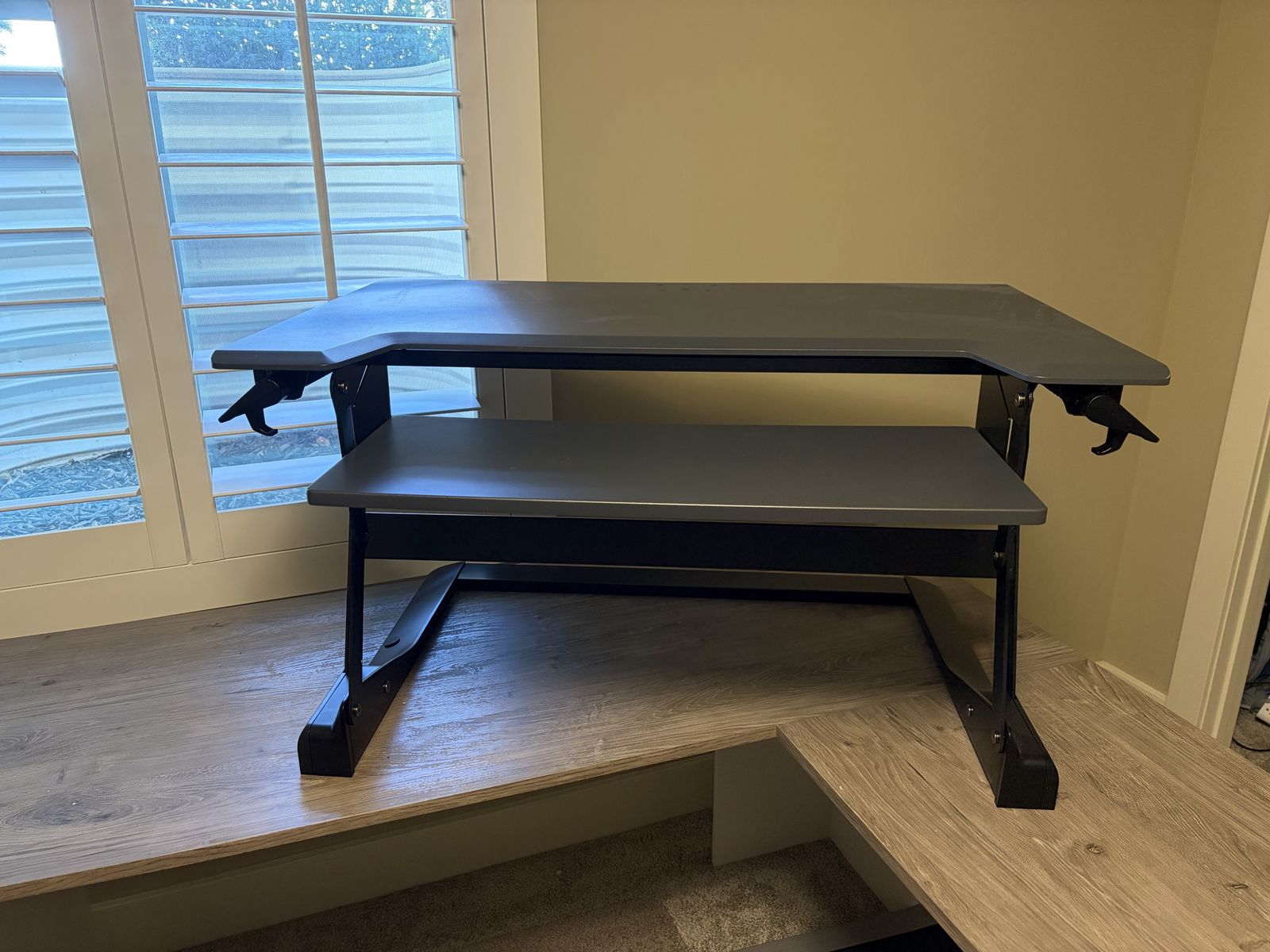 Standing desk converter