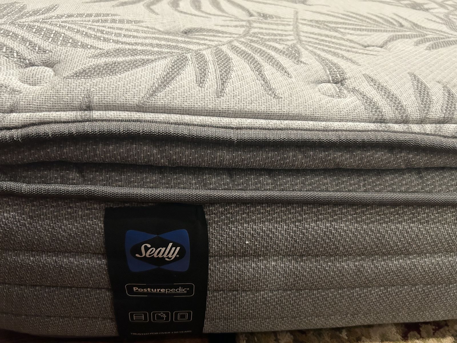 Sealy posturepedic king mattress 