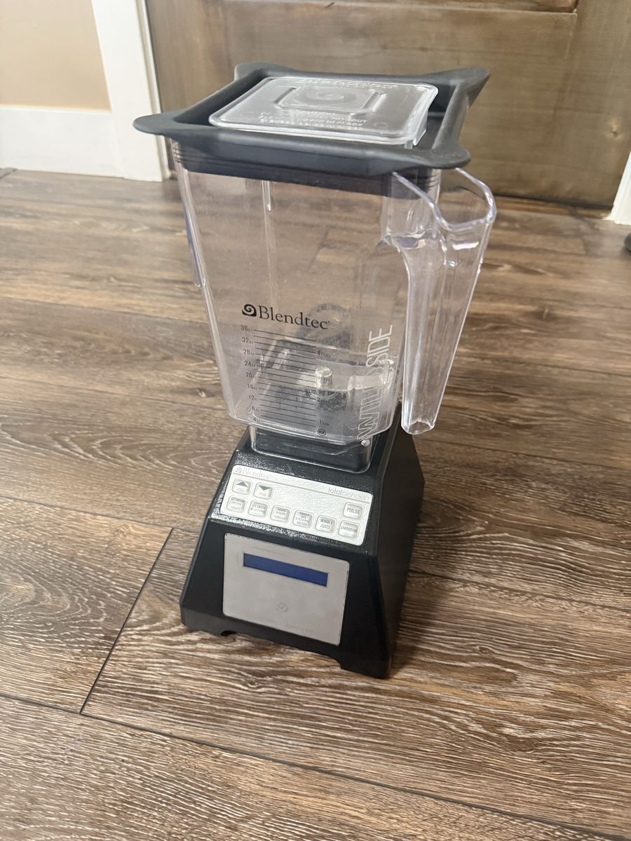Blendtec Total Blender Classic Series with WildSide Jar - Black