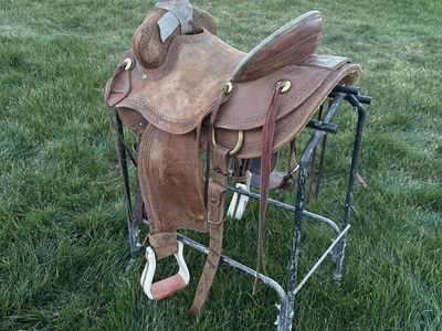 15" Corriente Saddle