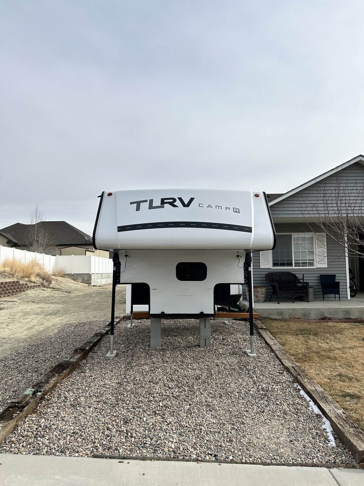 2022 travel lite 890sbrx