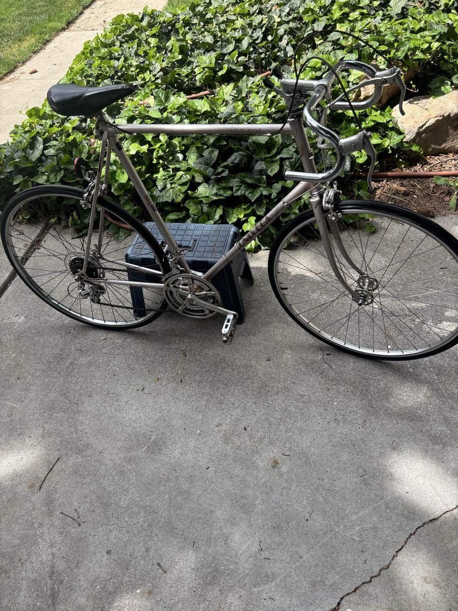 1980 Univega nuovo sport in good condition 25” frame size 27” inches wheel size brand new tires and inner tubes 60.00 cash only