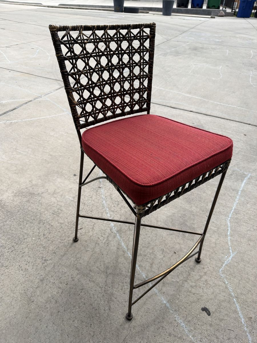 Tall Iron With Wicker Stools
