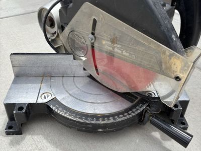 Black & Decker 10-inch compound miter saw