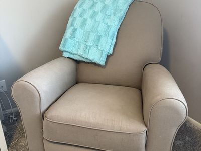 Nursing Chair 360• swivel rocking