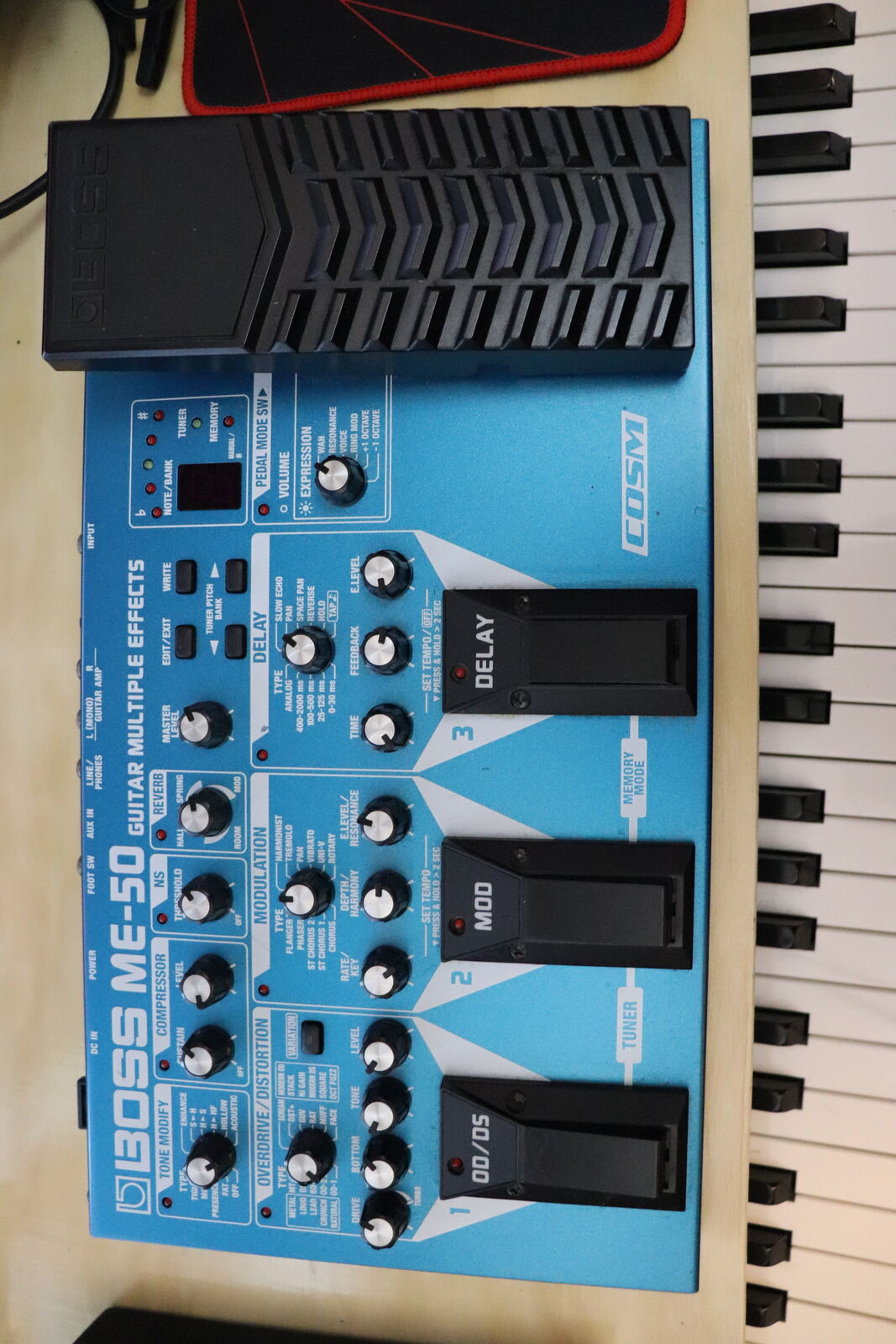 BOSS ME 50 Multi Effects Processor and Amp Sim for Guitar