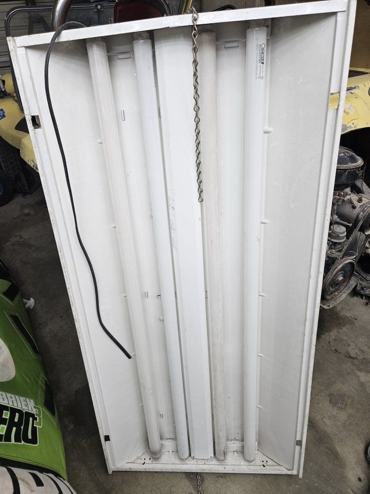 Large Fluorescent Light Fixture with 4 Bulbs