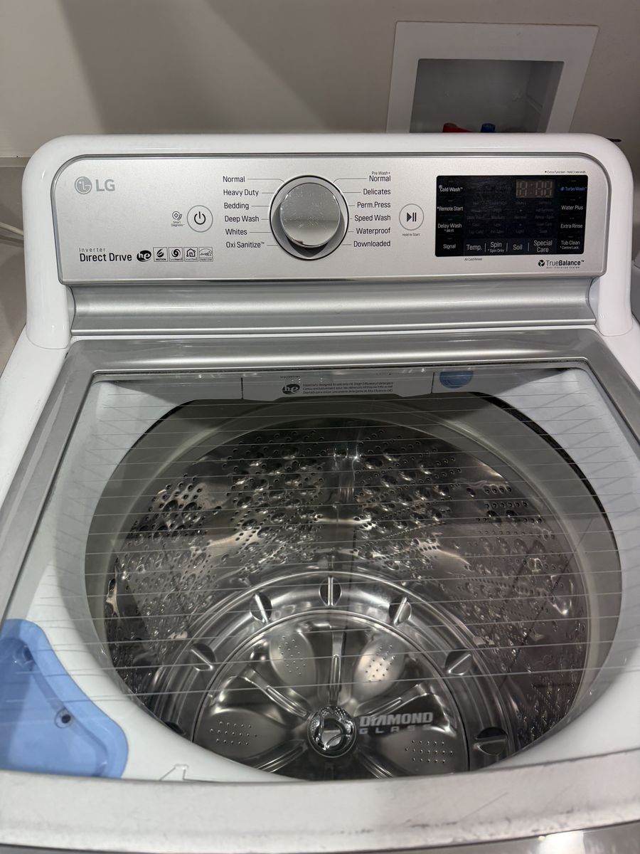 LG top load Turbo wash 3-D washer – 5.5 ft.³ white