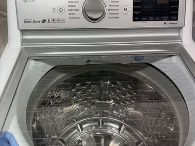 LG top load Turbo wash 3-D washer – 5.5 ft.³ white